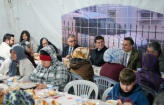 BAŞKAN KAYA, İFTARDA İNÖNÜ MAHALLESİ SAKİNLERİYLE...