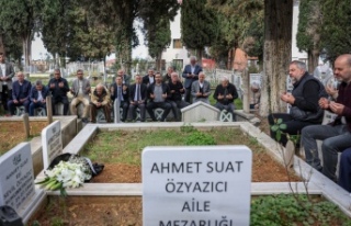 Ahmet Suat Özyazıcı kabri başında anıldı