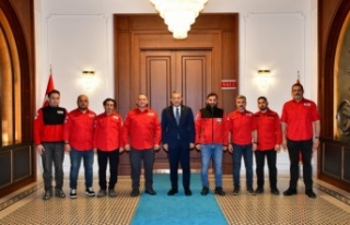 Akut Vali Şahin’i ziyaret etti.