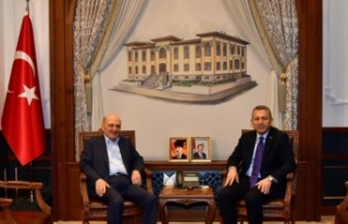 Eski Bakan Bayraktar, Vali Şahin’i ziyaret etti