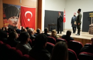 İLÇELERDE TİYATRO ŞÖLENİ SÜRÜYOR