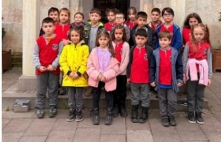 Minikler tarihi binaları gezdiler.