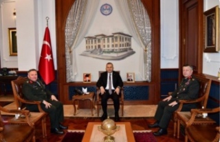 Paşalar vali Şahin’i ziyaret ettiler.