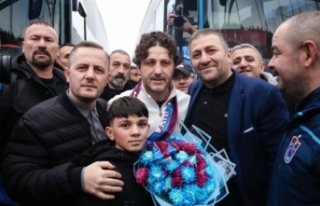 Teknik direktör tekke’ye taraftardan destek.