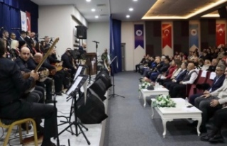 Türk Halk müziği korosu izleyicilerin mest etti.