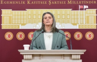 CHP’Lİ SUİÇMEZ’DEN BAKAN URALOĞLU’NA "PANKART"...