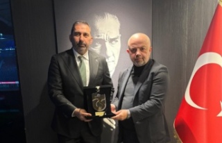 Maç öncesi dostluk yemeği