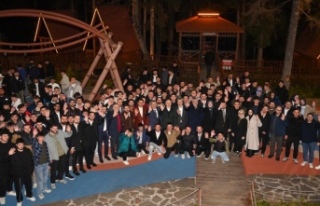 Ak partili gençler sahur programında buluştular.