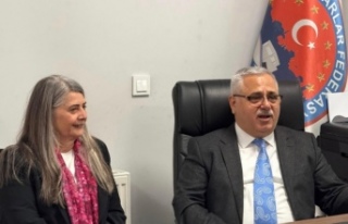 Av.Suiçmez muhtarlarla bayramlaştı.