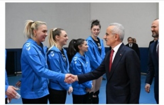 Bakan Uraloğlu PTT’ye moral verdi