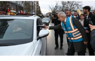 Bakan Uraloğlu Trafikte İftariyelik Dağıttı