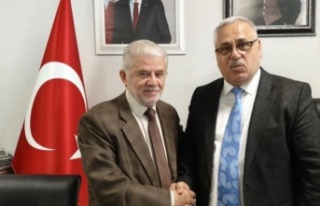 Başkan bekar Başkan Aktürk‘le bayramlaştı.