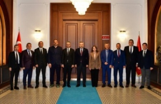 Başkan Prof.Dr Çolak vali Şahin’i ziyaret etti.