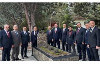 Başkan Sivrikaya ve ekibi Başbuğ'un kabrini...