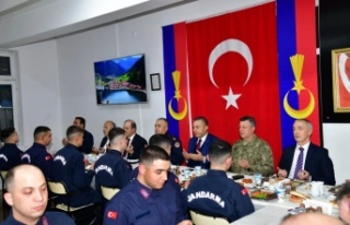 Bürokrasi Jandarmanın iftar yemeğinde buluştu.
