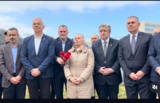 CHP Milletvekilleri Şehir Hastanesi Önünde Basın...