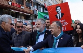 CHP’liler çay üreticisinin sorunları için yürüdüler.