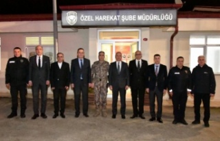 İl emniyet müdürü loğoğlu özel harekatçılarla