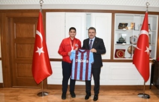 TEKNOFEST ŞAMPİYONLARINDAN BAŞKAN GENÇ’E ZİYARET