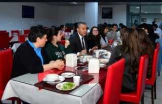 Vali Şahin fen lisesi öğrencileri iftar yaptı