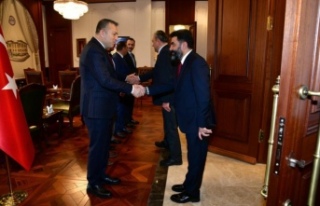 Vali Şahin il müftüsü Dr çiçek ile bayramlaştı.