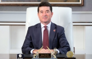 BAŞKAN KAYA, ŞAMPİYON SEBAT GENÇLİKSPOR’U KUTLADI