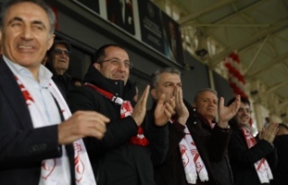 Başkan Osman Nuri Ekim, Şampiyon Sebat’ı Tebrik...