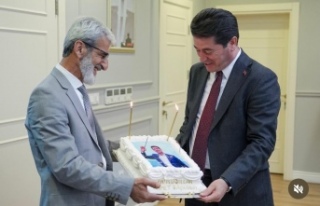 Başkan Kaya’ya pastasıyla gittiler