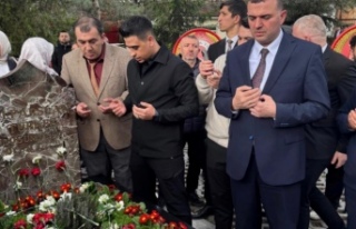 İl Başkanı Sivrikaya Alparslan Türkeş’in kabrini...