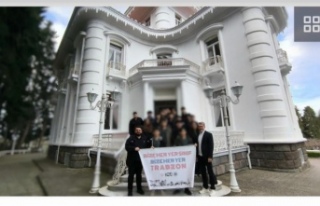 Öğrenciler tarihi mekanları geziyor.