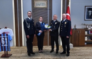 Polis okulu müdürü akın Türk il emniyet müdürü...