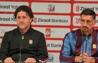 Fatih Tekke ve Kaptanımız Stefan Savic basın mensuplarının...