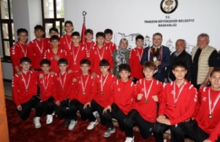 BAŞKAN GENÇ, ŞAMPİYON TAKIMI AĞIRLADI
