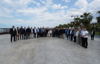 BAKAN URALOĞLU VE BAŞKAN EKİM SAHİLDE VATANDAŞLARLA...