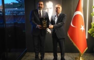 Maç öncesi dostluk yemeği