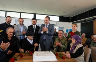 Başkan Ekim’den Yıldızlı Huzurevi’nde Duygu...