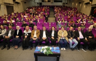 BAŞKAN GENÇ: SANATLA İNSANLIĞIN VİCDANINA DOKUNMAYA...