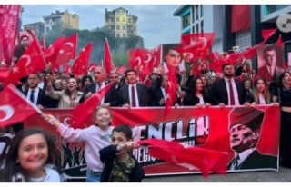 CHP’li gençler meydanları inlettiler.