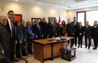 CHP’liler Başkan Pehlivan’ı ziyaret ettiler.