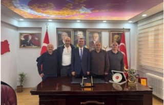 Kafkas hoca Başkan Sivrikaya’yı ziyaret etti