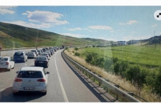 Karadeniz Sahil Yolu'nda yoğunluk