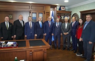 AKP’liler TESOB’u ziyaret ettiler