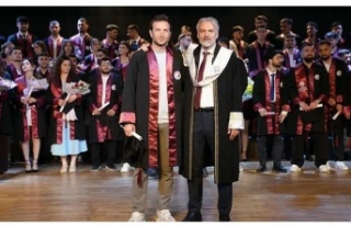 Hakem Yasin Kol Mezuniyet Sevinci Yaşadı