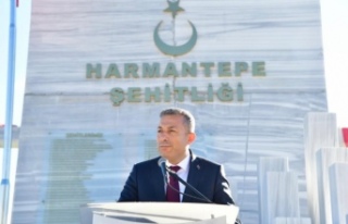 Vali Tahir Şahin harmantepe şehitliğinde konuştu.