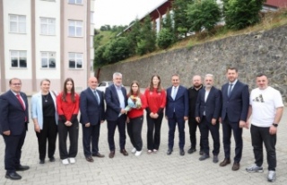Yılmaz Büyükaydın gençliğe her zaman destek...