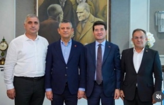 Başkan Kaya Genel başkanımız Özgür Özel’dir.