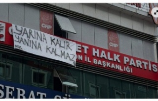 CHP İl Başkanlığı Binasına Asılan Pankart Dikkat...
