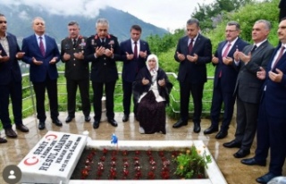 protokol şehitlerin Mezarlarını ziyaret ettiler.