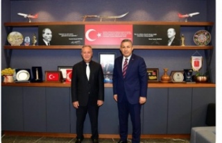 Vali Şahin, Dr. Topsakal'ı Ziyaret Etti