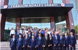 Bakan Gürlek Trabzon Adalet Sarayı'na Gitti